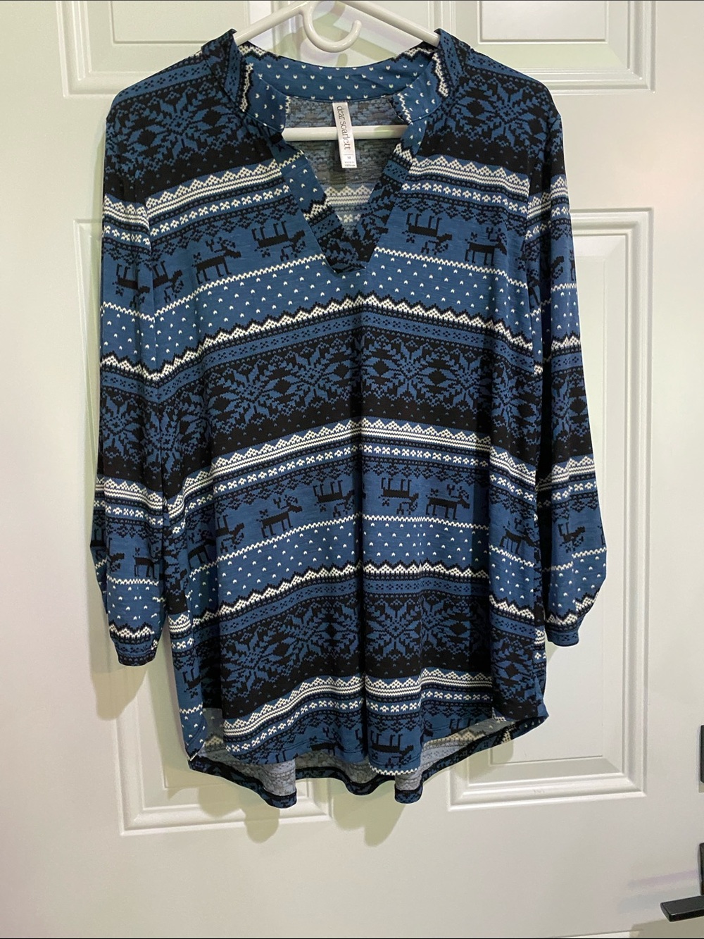 Dear Scarlett Blue Patterned V-Neck Tunic Top - Picture 4 of 6